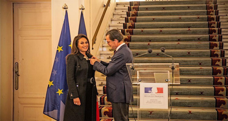 فرنسا تمنح هند صبري وسام الفنون والأداب الفرنسي