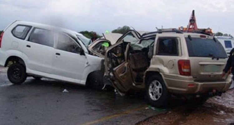 حادث اصطدام الطريق الوطنية 6 إصابة شخصين سيارتين