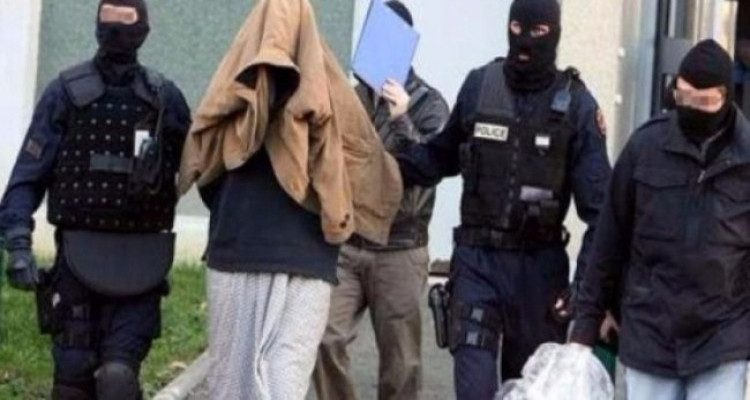 الكاف الانضمام الى تنظيم إرهابي مفتش عنه