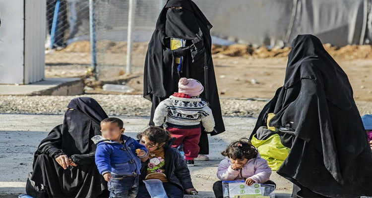 الدفعة الثانية من نساء وأطفال مقاتلي ''داعش'' بليبيا  تصل الى تونس