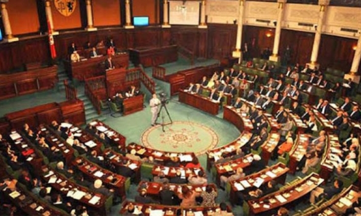 لجنة الصحة بالبرلمان تدعو إلى إعلان حظر التجول العام في البلاد