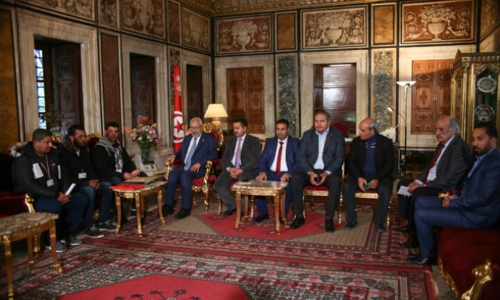 رئيس البرلمان يلتقي ممثلين عن شباب ولاية القصرين المعتصمين بساحة باردو ويستمع إلى مشاغلهم
