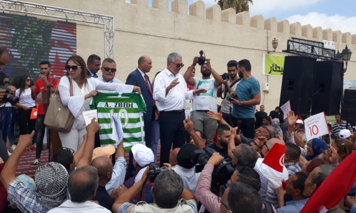 شبيبة القيروان توضح بخصوص تقديم قميص الفريق للمترشح للرئاسة عبد الكريم الزبيدي