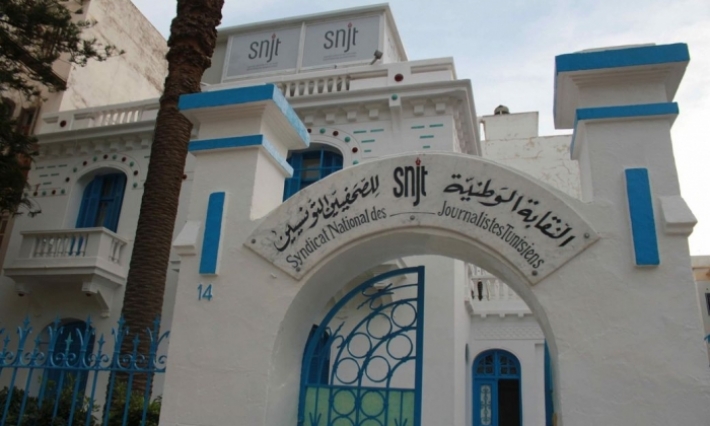 المكتب التنفيذي الموسع لنقابة الصحفيين يحذّر من تعطيل مسار الاتفاقية المشتركة ويلوح بالإضراب العام