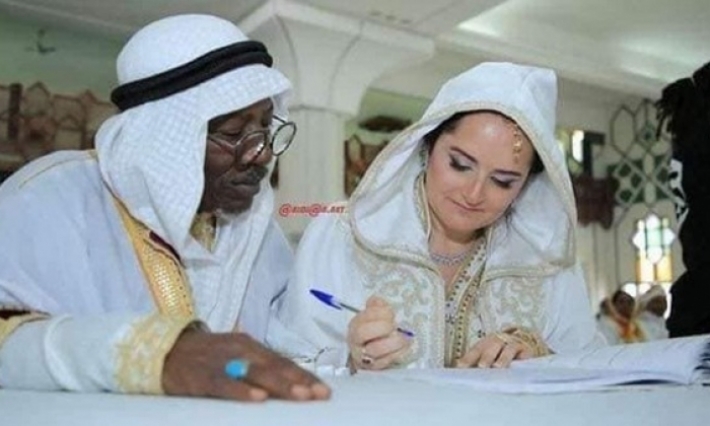 ألفا بلوندي يدخل القفص الذهبي وشريكته تونسية