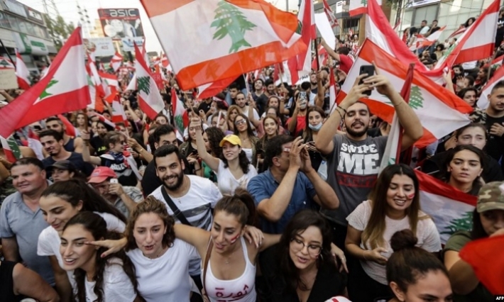 سعد الحريري يتقدم بمبادرة جديدة لامتصاص غضب اللبنانيين 