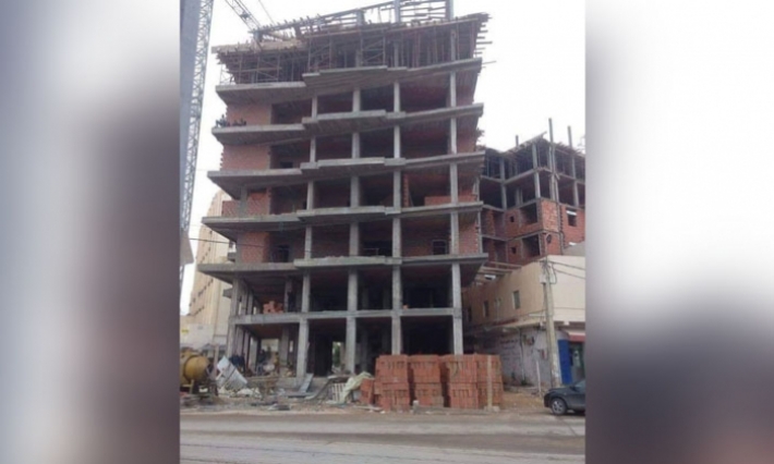 مدنين: وفاة عامل بناء بعد سقوطه من الطابق الرابع للعمارة الجارية أشغالها وسط المدينة