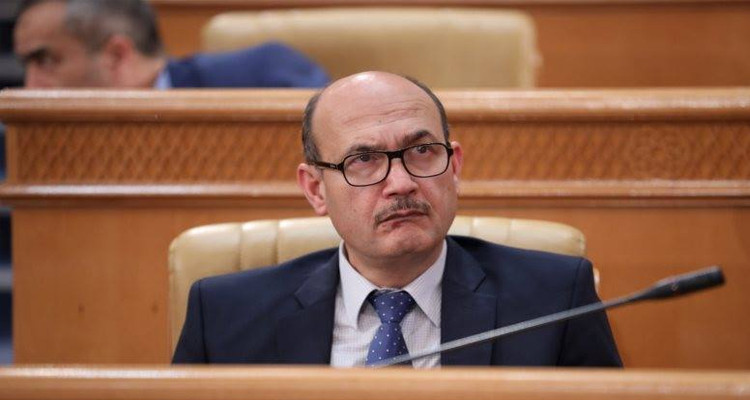 وزير الطاقة يعود إلى تونس ويخضع للحجر الصحي الإجباري