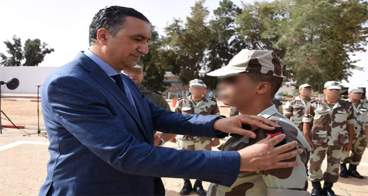وزير الدفاع يؤكد ضرورة انفتاح المؤسسة العسكرية على محيطها الداخلي