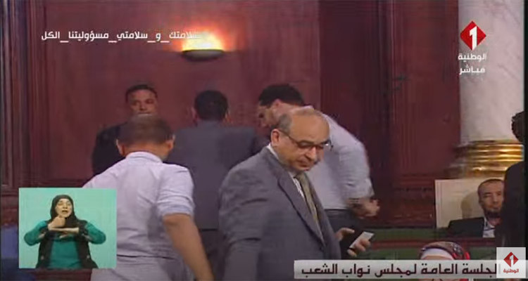 نواب ائتلاف الكرامة ينسحبون من قاعة الجلسات خلال كلمة رئيس الحكومة