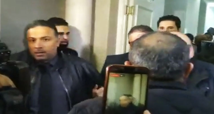 عنف في البرلمان وسيف مخلوف يتهم أنور بالشاهد بشتم والدته المتوفاة منذ أيام