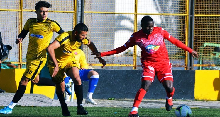 لاعب النجم الساحلي علي سوما يغيب عن الميادين 45 يوما بسبب الإصابة