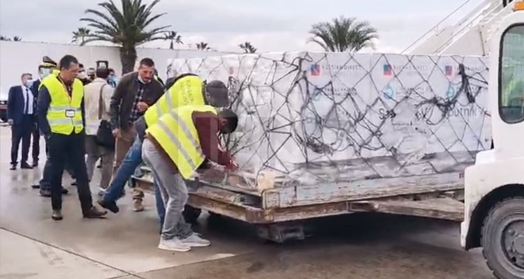وصول شحنة لقاح فيروس كورونا الروسي إلى مطار تونس قرطاج