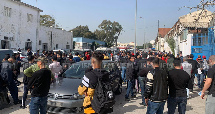 المنصف باي: تجار الهواتف ينددون بمنظومة سجلني ومناوشات مع الأمن