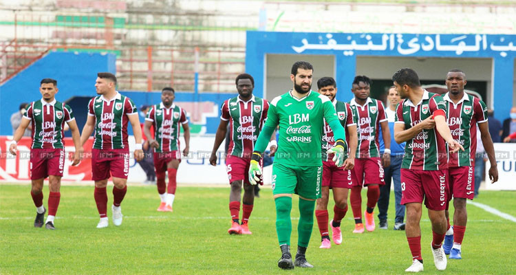 الملعب التونسي يرفض تغيير الملعب ويطالب بحكم أجنبي لمباراته أمام الافريقي