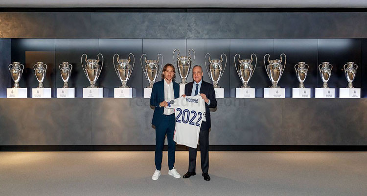نادي ريال مدريد الاسباني يمدد عقد الكرواتي لوكا مودريتش