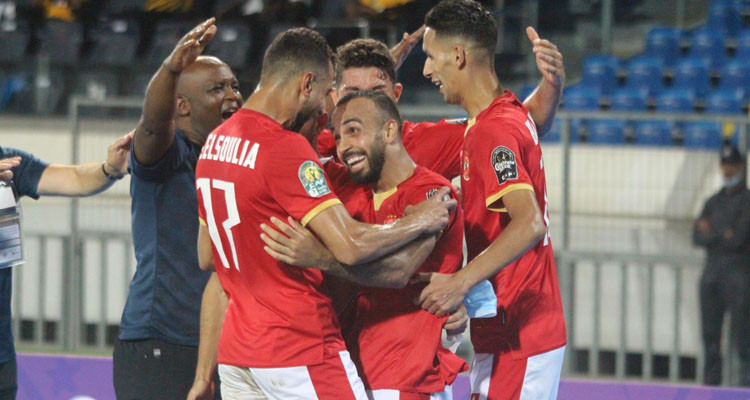 علي معلول يتوج برابطة أبطال إفريقيا مع الأهلي المصري