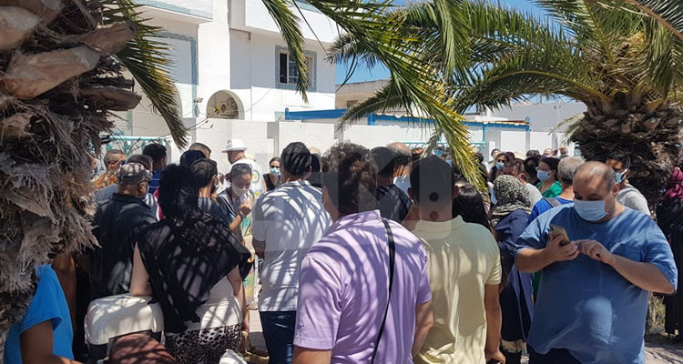 وزارة الصحة تعتذر للمواطنين وتعلمهم أن مراكز التلقيح غير قادرة على قبولهم