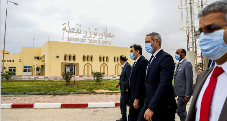 الاتفاق على تنشيط مطاري توزر وطبرقة لدفع القطاع السياحي بتوزر وجندوبة