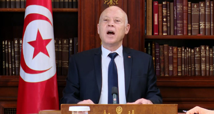 رئيس الدولة يتحدث عن مخطط لمنع رفع الفضلات في تونس وضرب مرافق الدولة من الداخل