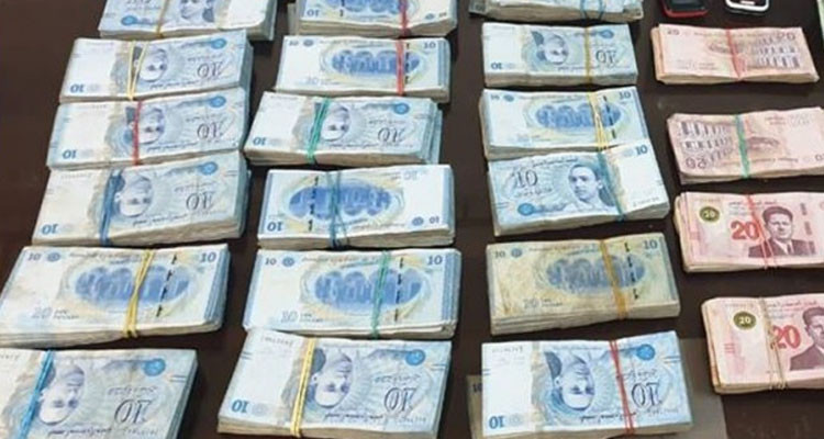 الاحتفاظ بشخصين على خلفية اختلاس 100 مليون من مغازة بالدندان