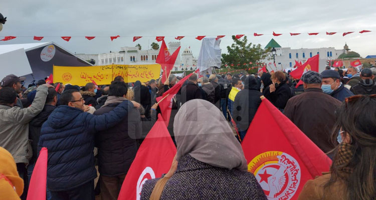 حوالي 8 آلاف شخص أحيوا الذكرى 69 لاغتيال الزعيم فرحات حشاد بساحة القصبة