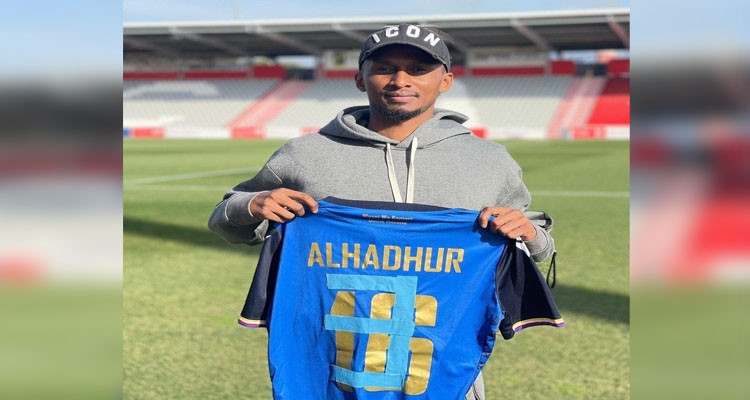 القمري شاكر الهدهور يعرض قميصه الشهير للبيع بهدف الإنفاق على الأعمال الخيرية 