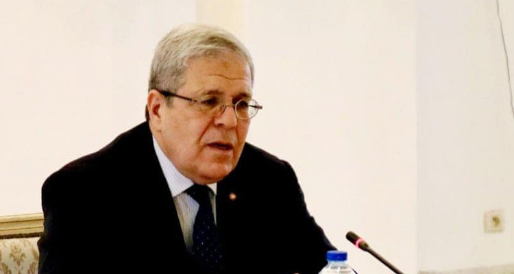 الجرندي يؤكد ضرورة مواصلة الجهود لتأمين مغادرة أبناء الجالية العالقين في أوكرانيا