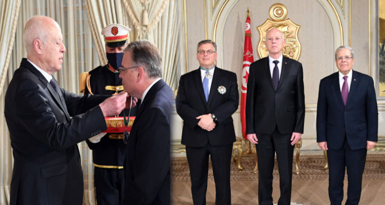 الرئيس سعيد يمنح سفير أمريكا المنتهية مهامه الصنف الأول من وسام الجمهورية