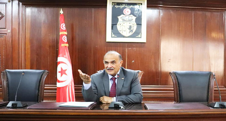والي صفاقس: العاطلين حكيت معاهم رافضين المشاريع ويحبو مسمار في حيط