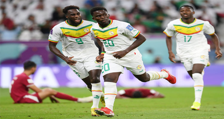 السنيغال تفوز على قطر بثلاثية وتنهي حلم البلد المضيف بدخول التاريخ