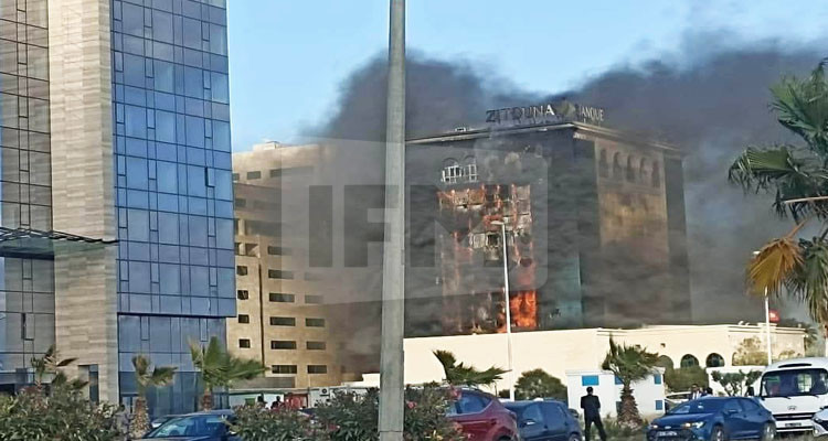 السيطرة على حريق بنك الزيتونة دون تسجيل أية خسائر بشرية