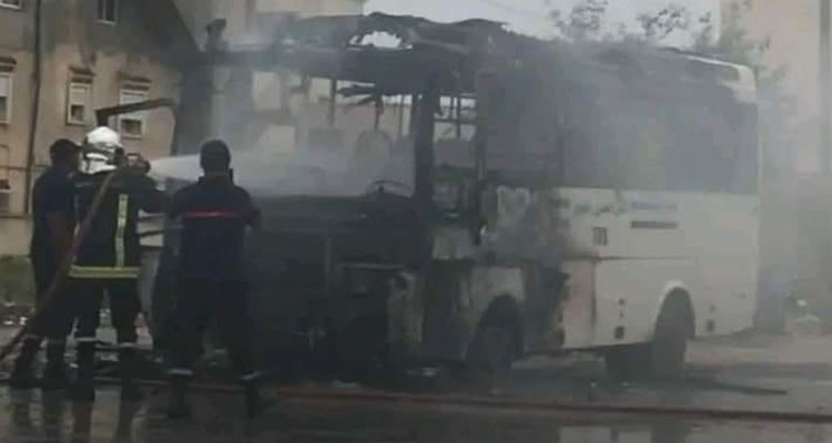 المنيهلة: احتراق حافلة بحي الرفاهة دون تسجيل خسائر بشرية