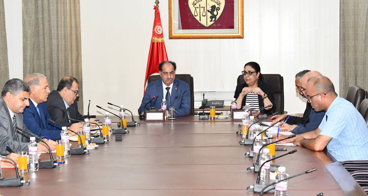 إعداد خطة عمل مشتركة بين وزارتي الداخلية والتجارة لمراقبة المطاحن والمخابز