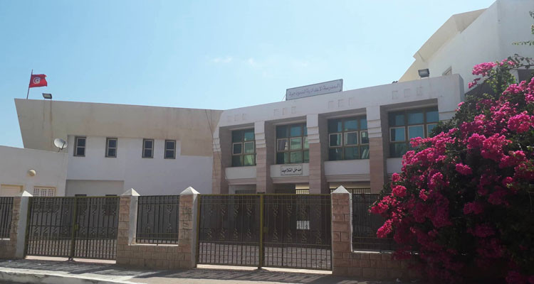 الترفيع في طاقة استيعاب المدرسة الاعدادية النموذجية بقابس الى 175 تلميذا