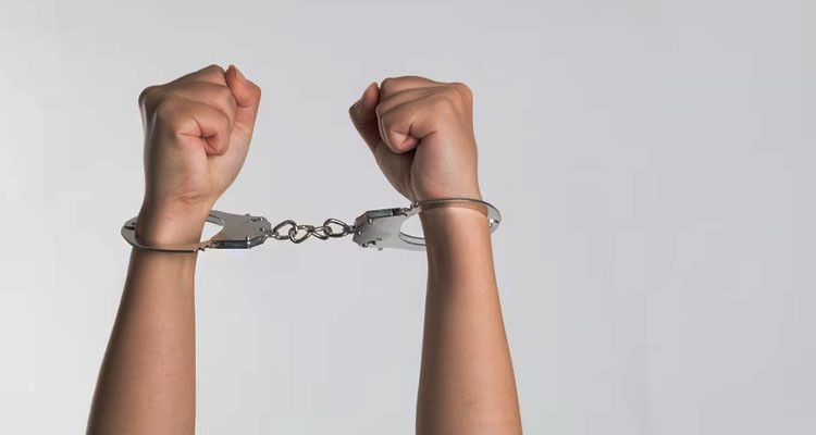 القصرين: الاحتفاظ بلاعب كرة قدم سابق بشبهة مساعدة مهاجرين على اجتياز الحدود خلسة