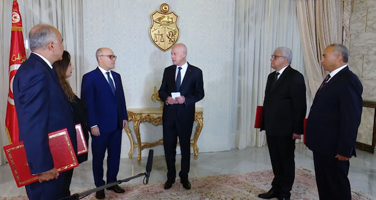 رئيس الدولة يُشرف على موكب تسليم أوراق اعتماد سفراء جدد لتونس 