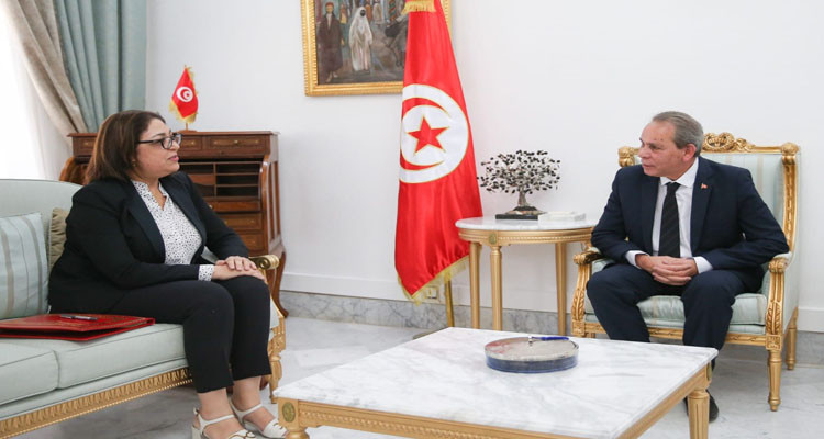 التزود بمادة الخبز محور لقاء رئيس الحكومة بوزيرة التجارة وتنمية الصادرات