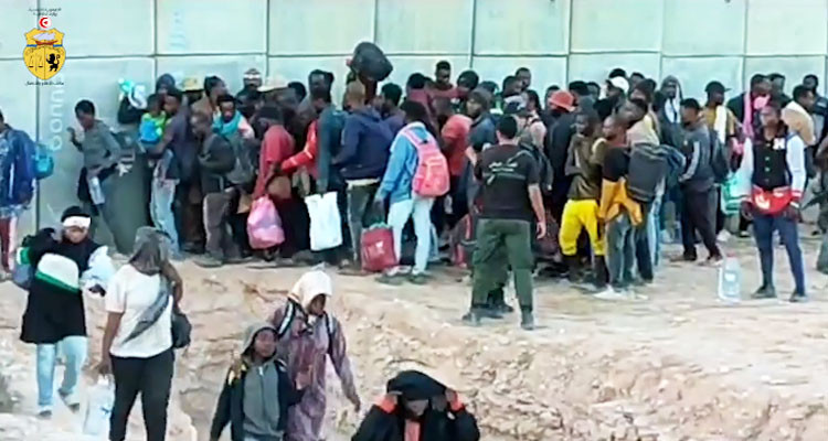 حل توافقي تونسي ليبي لإخلاء المنطقة الحدودية العازلة ونقل المهاجرين إلى ملاجئ آمنة