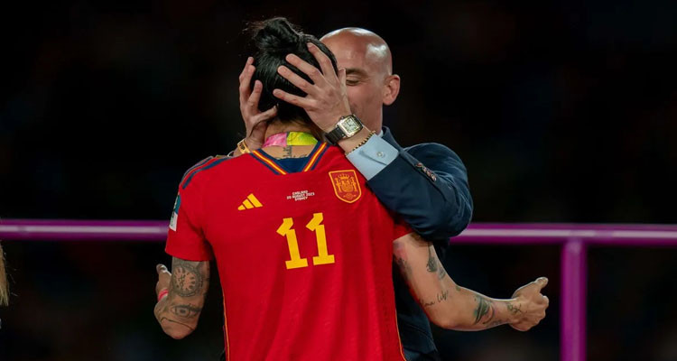 الفيفا يبدأ إجراءات انضباطية ضد رئيس الاتحاد الإسباني لويس روبياليس