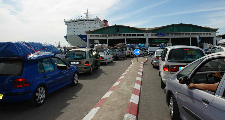 كانوا يعمدون إلى مضايقة المسافرين: الاحتفاظ بـ16 شخصا بمحيط ميناء حلق الوادي