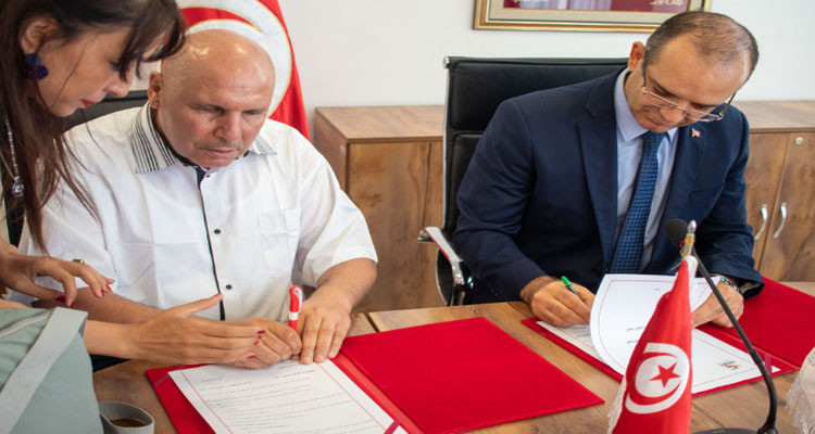 توقيع اتفاقية شراكة بين هيئة الانتخابات والاتحاد الوطني للمكفوفين
