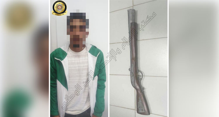 حي الغزالة: طفل الـ18 سنة يحمل سلاح ناري خلال معركة أمام مدرسة إعدادية