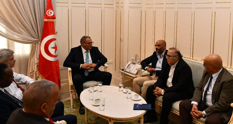 نقيب الصحفيين يدعو إلى إعطاء أولوية التشغيل بمكاتب الاتصال والإعلام للصحفيين والاتصاليين