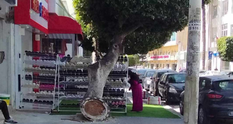 الحمامات: صاحب محل أحذية يستولي على الرصيف... غضب في صفوف المجتمع المدني