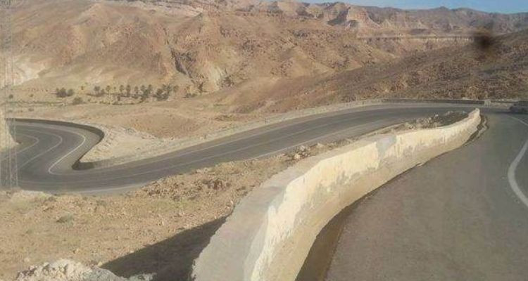 مطالب  بالتدخل العاجل لإصلاح الطريق الرابطة بين توزر والشبيكة