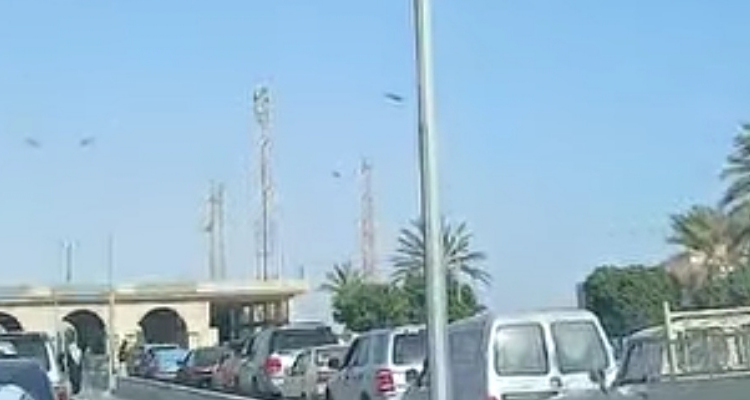 معبر رأس جدير:  ازدحام شديد ومدة الانتظار 8 ساعات
