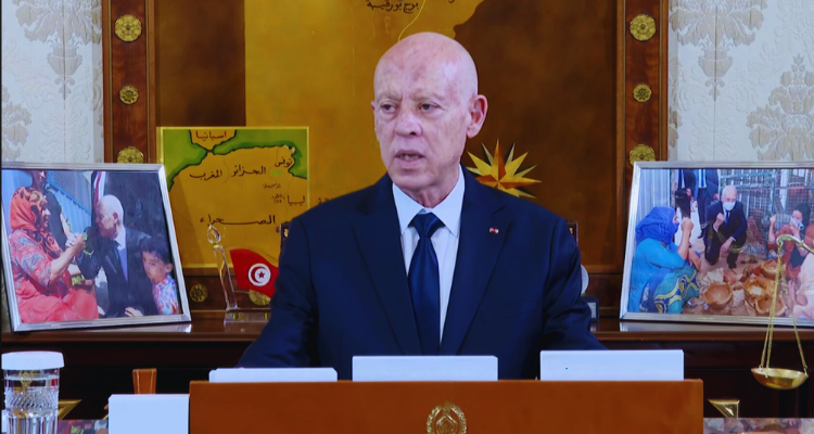 رئيس الدولة يؤكد ضرورة مضاعفة الجهود لعودة التونسيين  المحتجزين