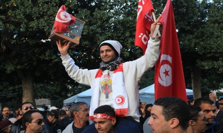 كاتب عماني: الثورة التونسية فجّرها ''متسكع ومتشرد'' اسمه محمد البوعزيزي 
