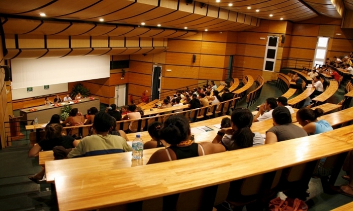  الجزائر تلغي التربصات الجامعية بتونس والمغرب 